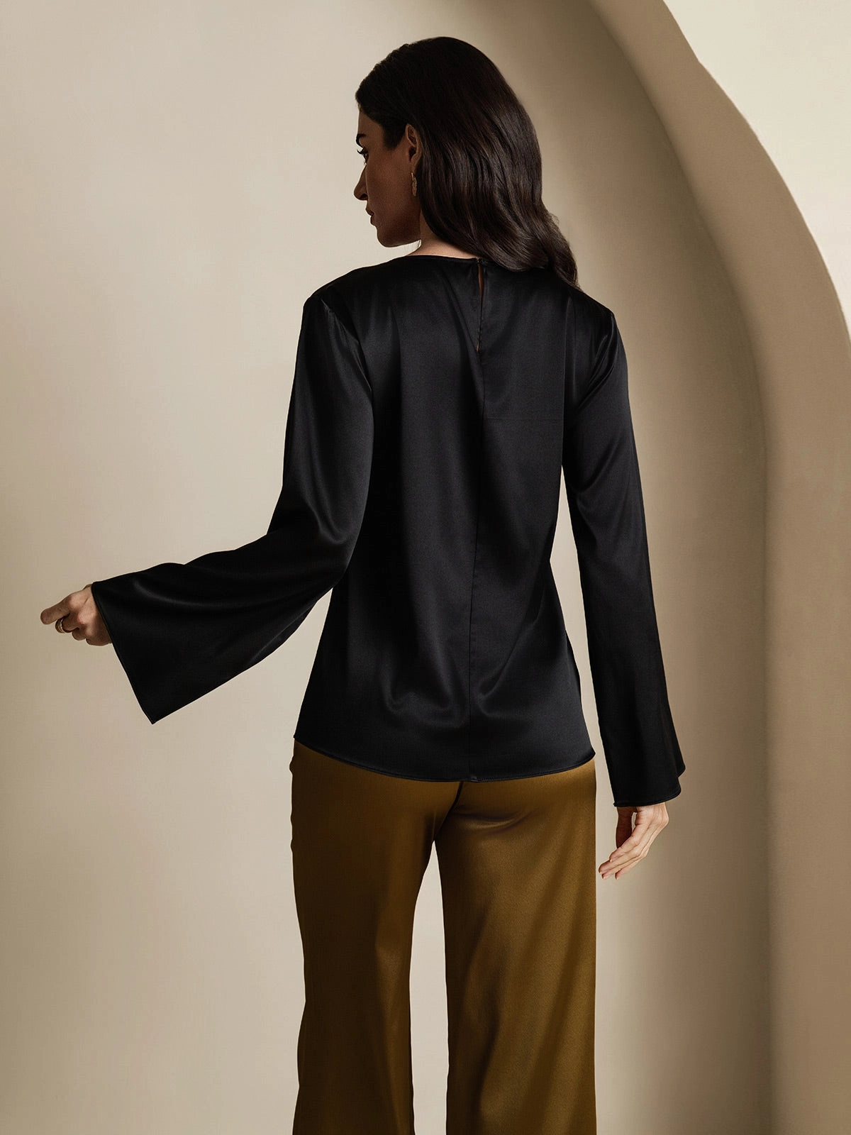 19Momme Silk Relaxed Long-sleeved Blouse