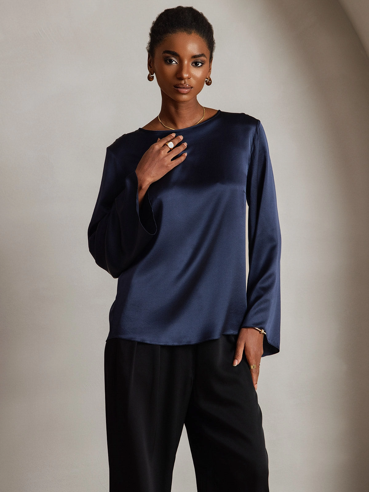 19Momme Silk Relaxed Long-sleeved Blouse