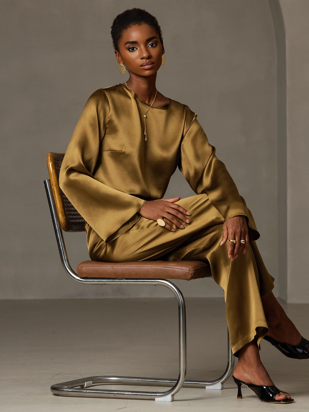 19Momme Silk Relaxed Long-sleeved Blouse