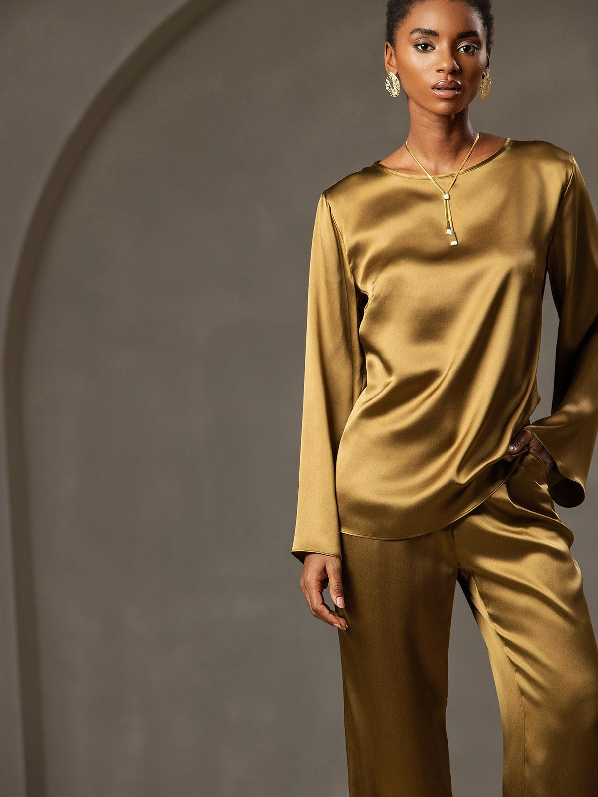 19Momme Silk Relaxed Long-sleeved Blouse