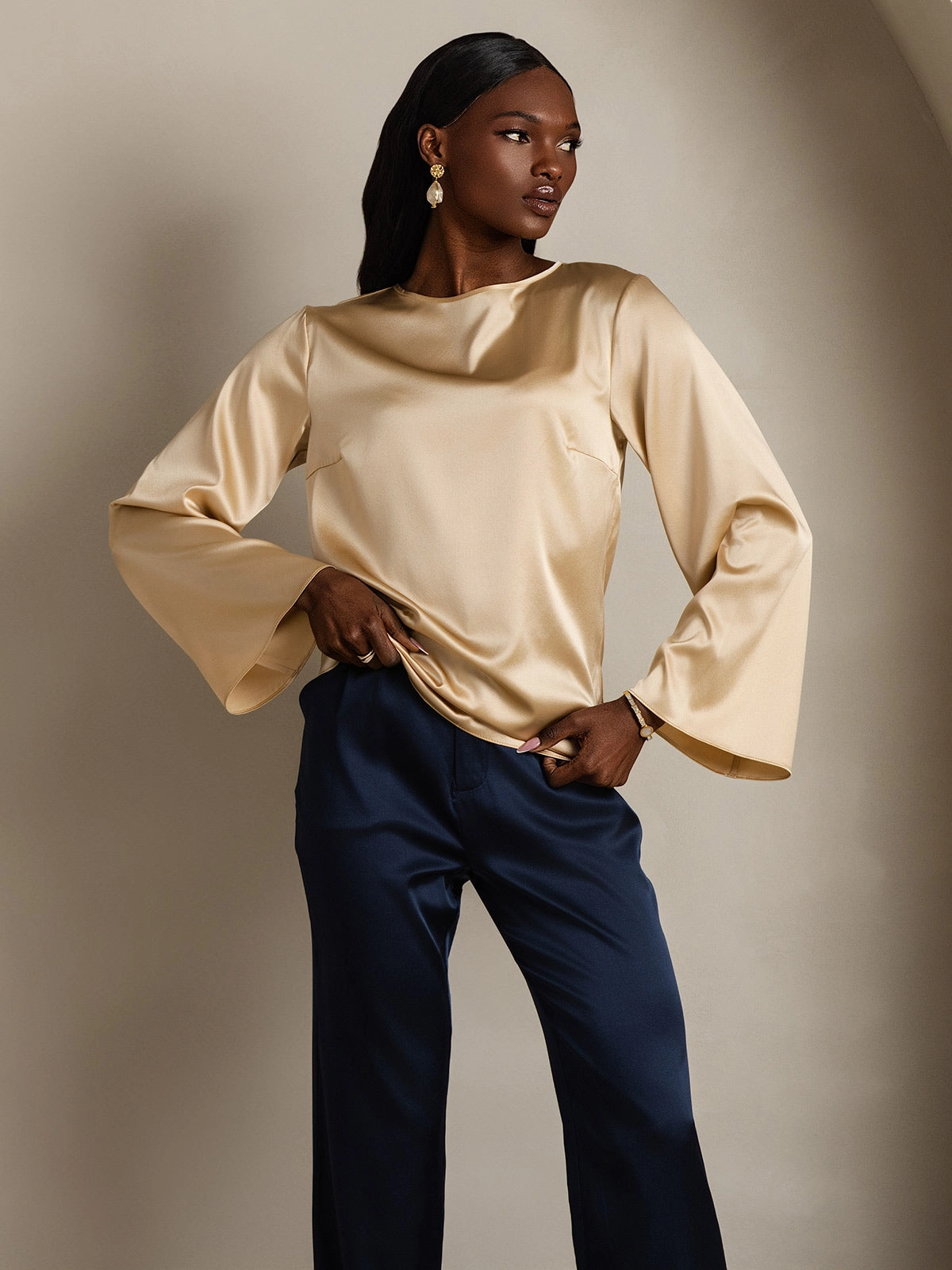 19Momme Silk Relaxed Long-sleeved Blouse