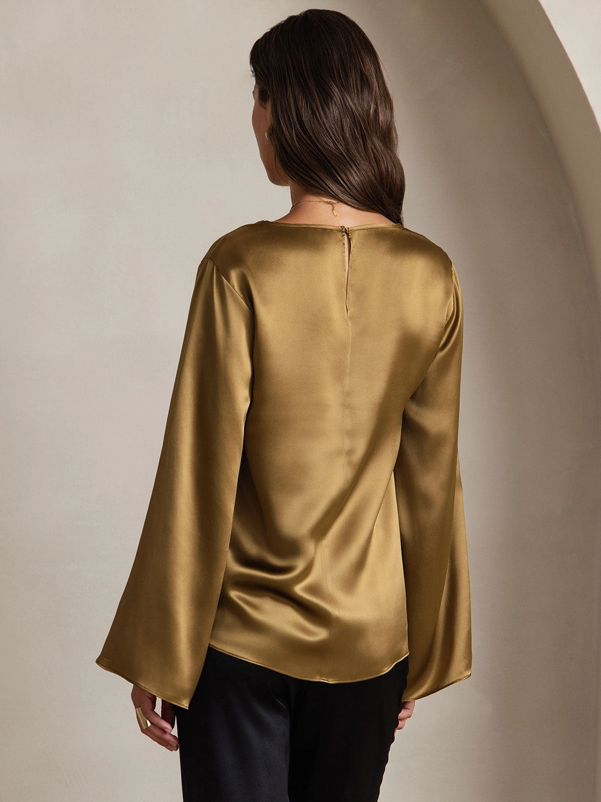 19Momme Silk Relaxed Long-sleeved Blouse