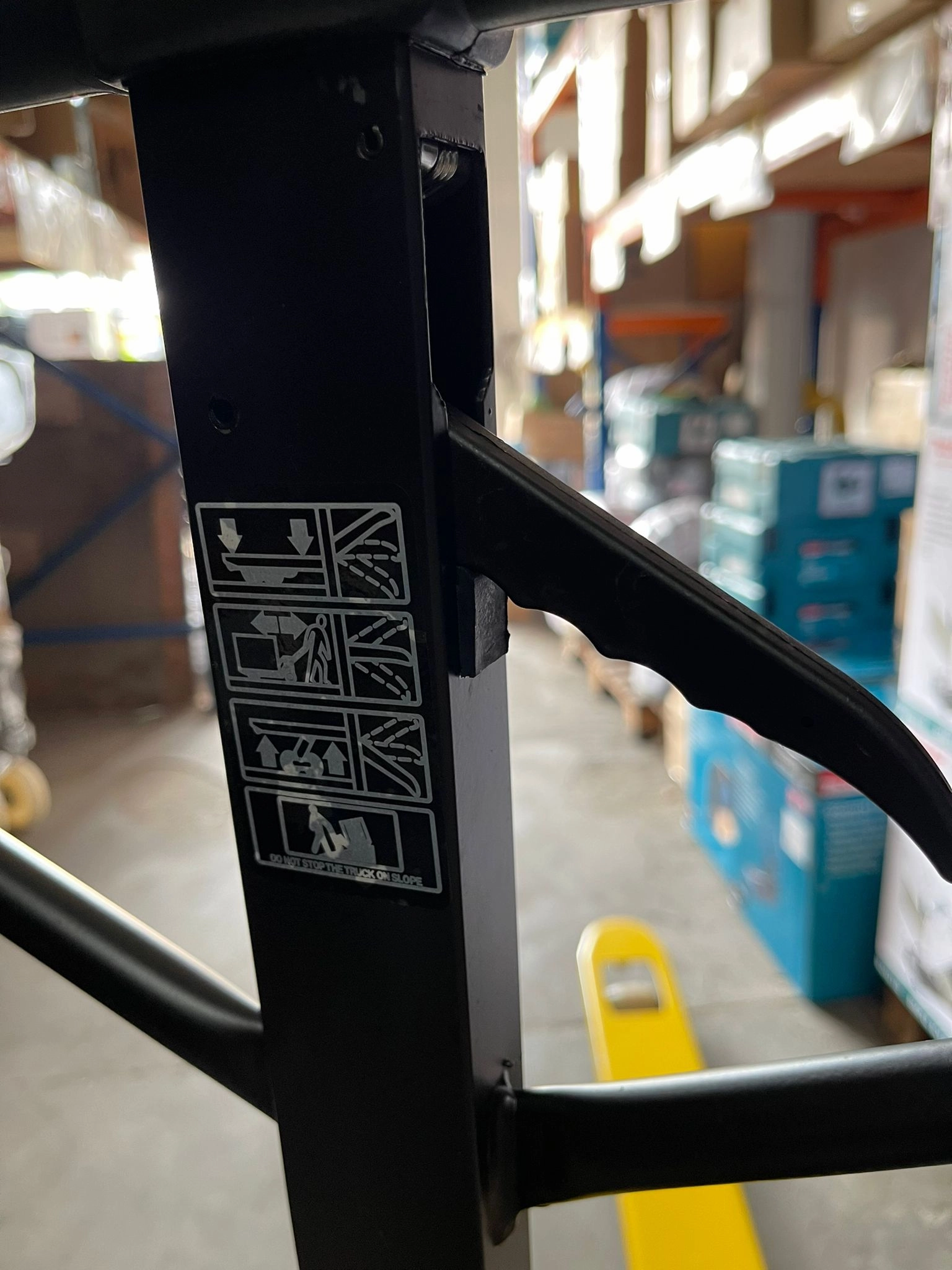 Aiko 3T 550X1100mm Pallet Truck (Single Pu) | Model : PT-CBY3P-550