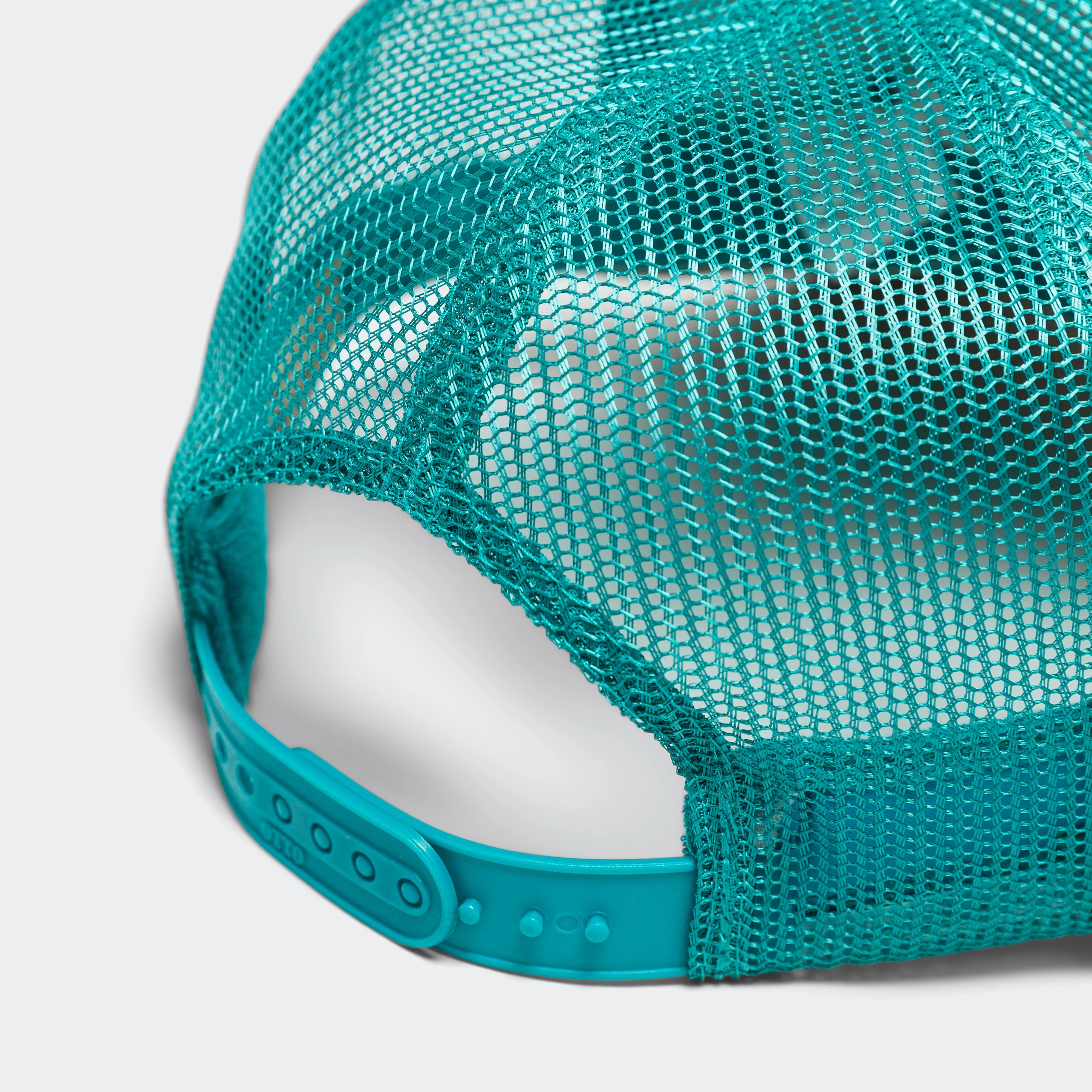 FREE WHEELIN' Trucker Cap - Turquoise/Beige