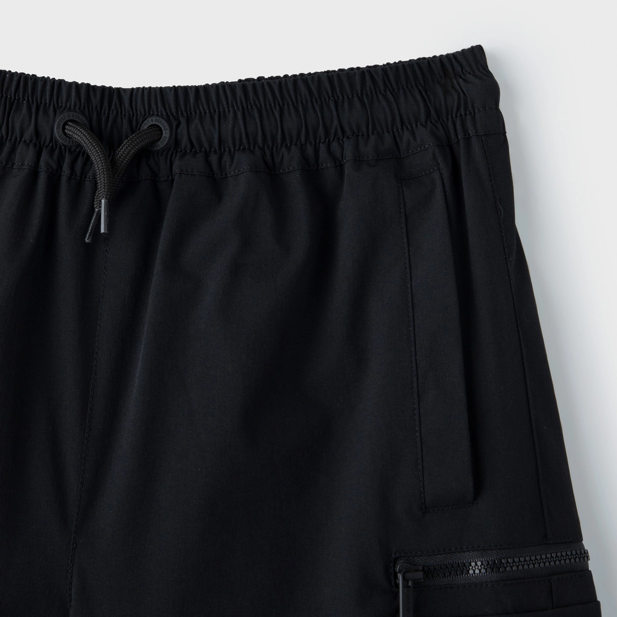 Supply & Demand Junior Boys' Split Woven Shorts / Black